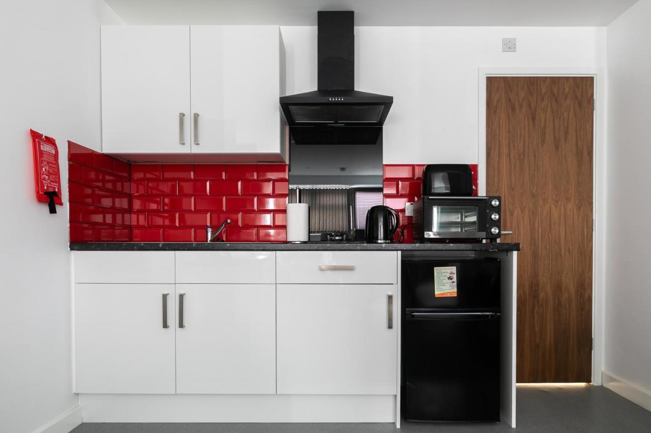 Studio Apartments By Lyter Living Desks & Wifi - Monthly Stays Available Λέστερ Εξωτερικό φωτογραφία
