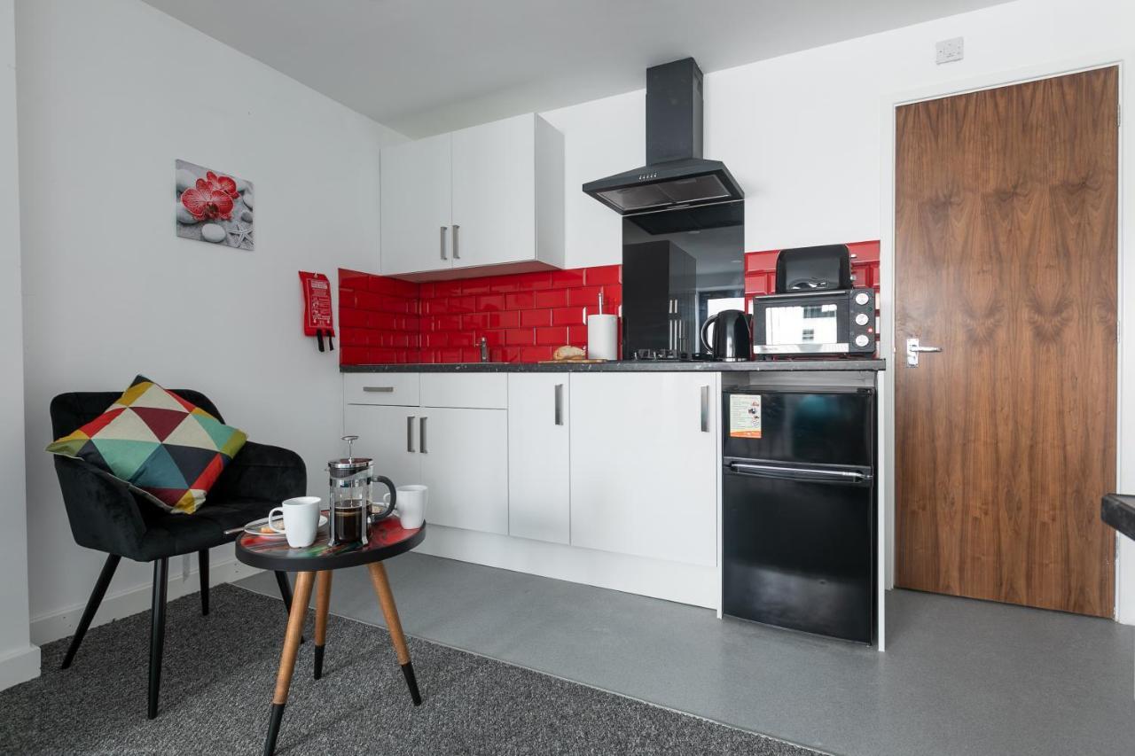 Studio Apartments By Lyter Living Desks & Wifi - Monthly Stays Available Λέστερ Εξωτερικό φωτογραφία